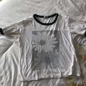 Brandy Melville Daisy Print Tee🌼